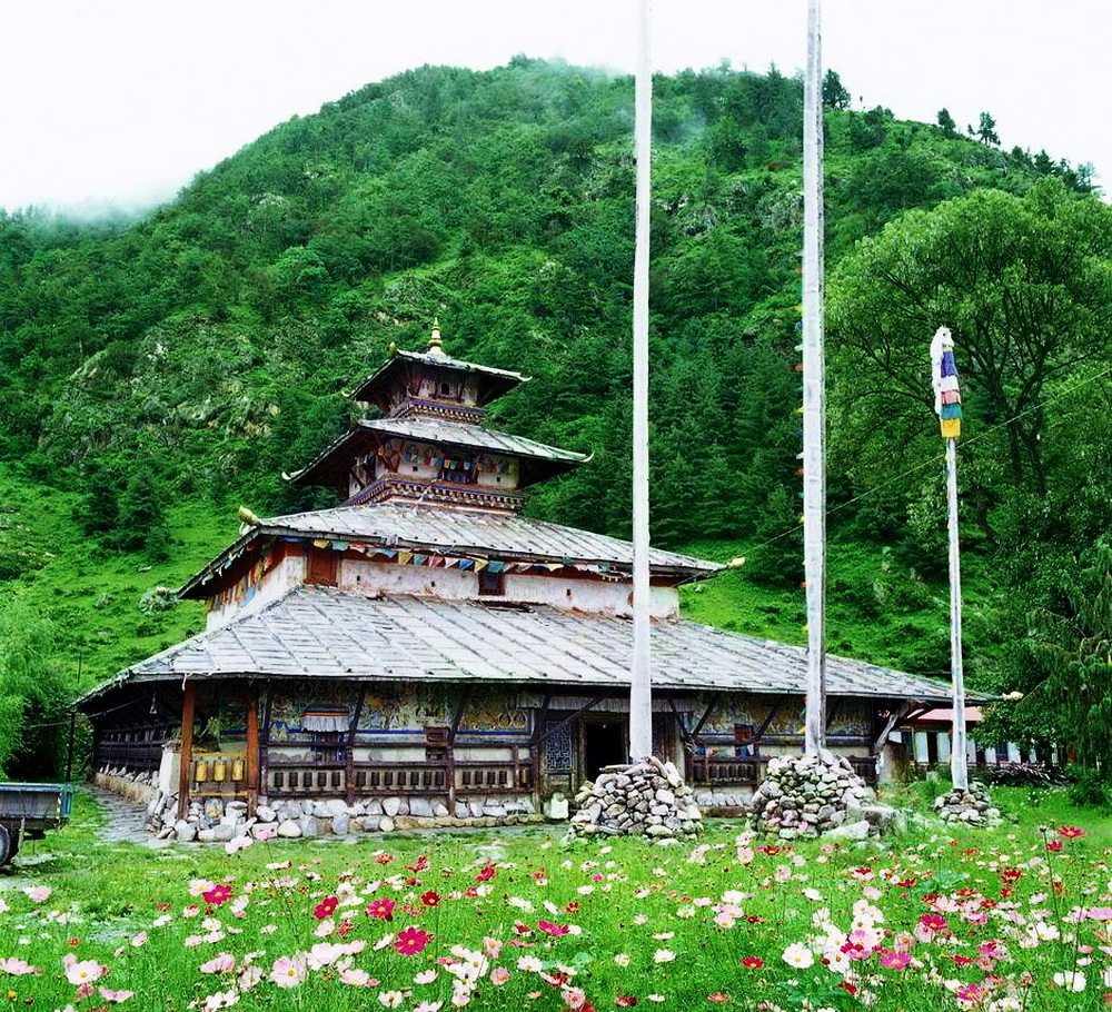 帕巴寺。（摘自网络）真漂亮！