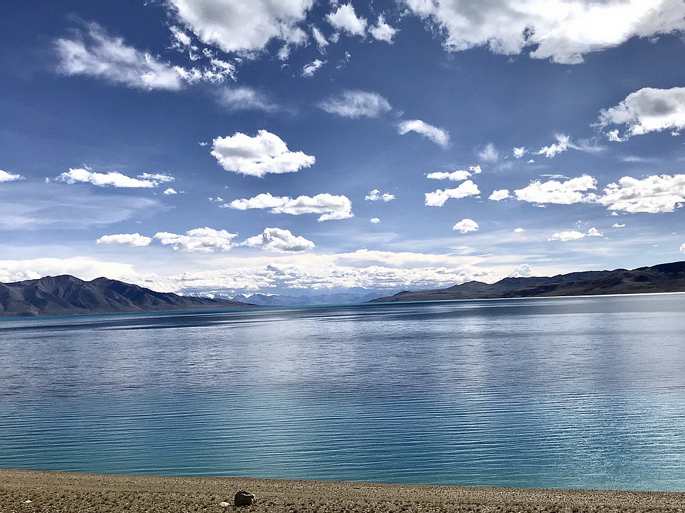 在古象雄遗址鸟瞰圣湖当惹雍措。