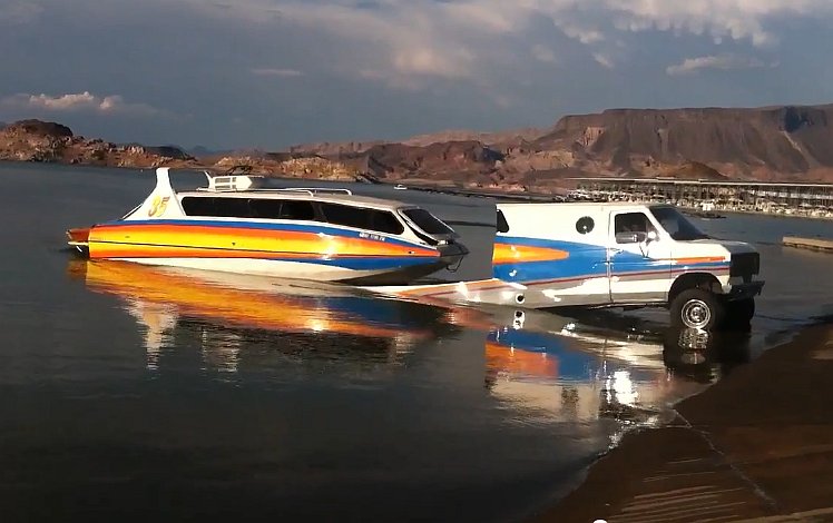 dodge-ram-hausboot.jpg