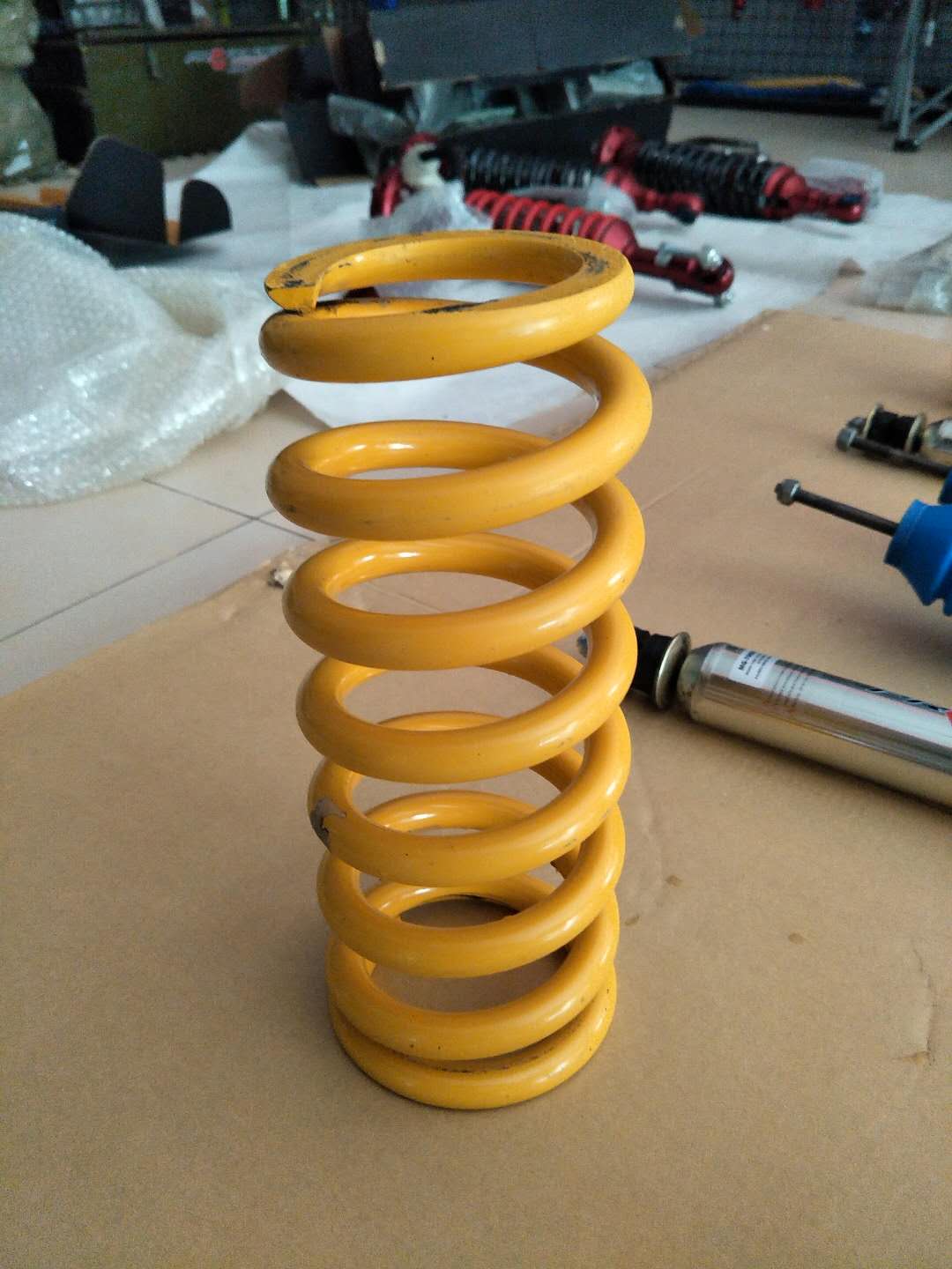 犀牛前弹簧照片