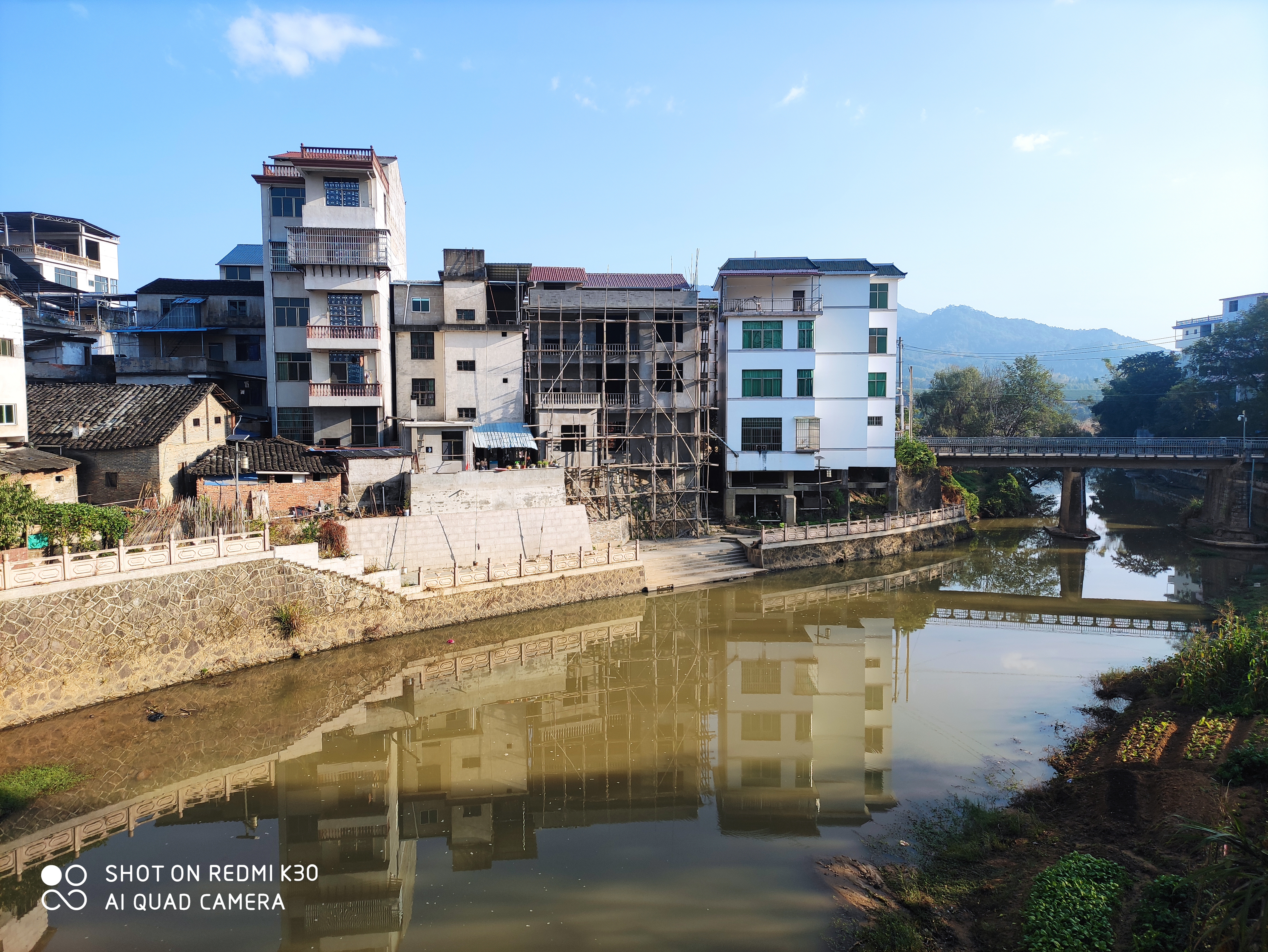 古镇看起来没多少老房子了