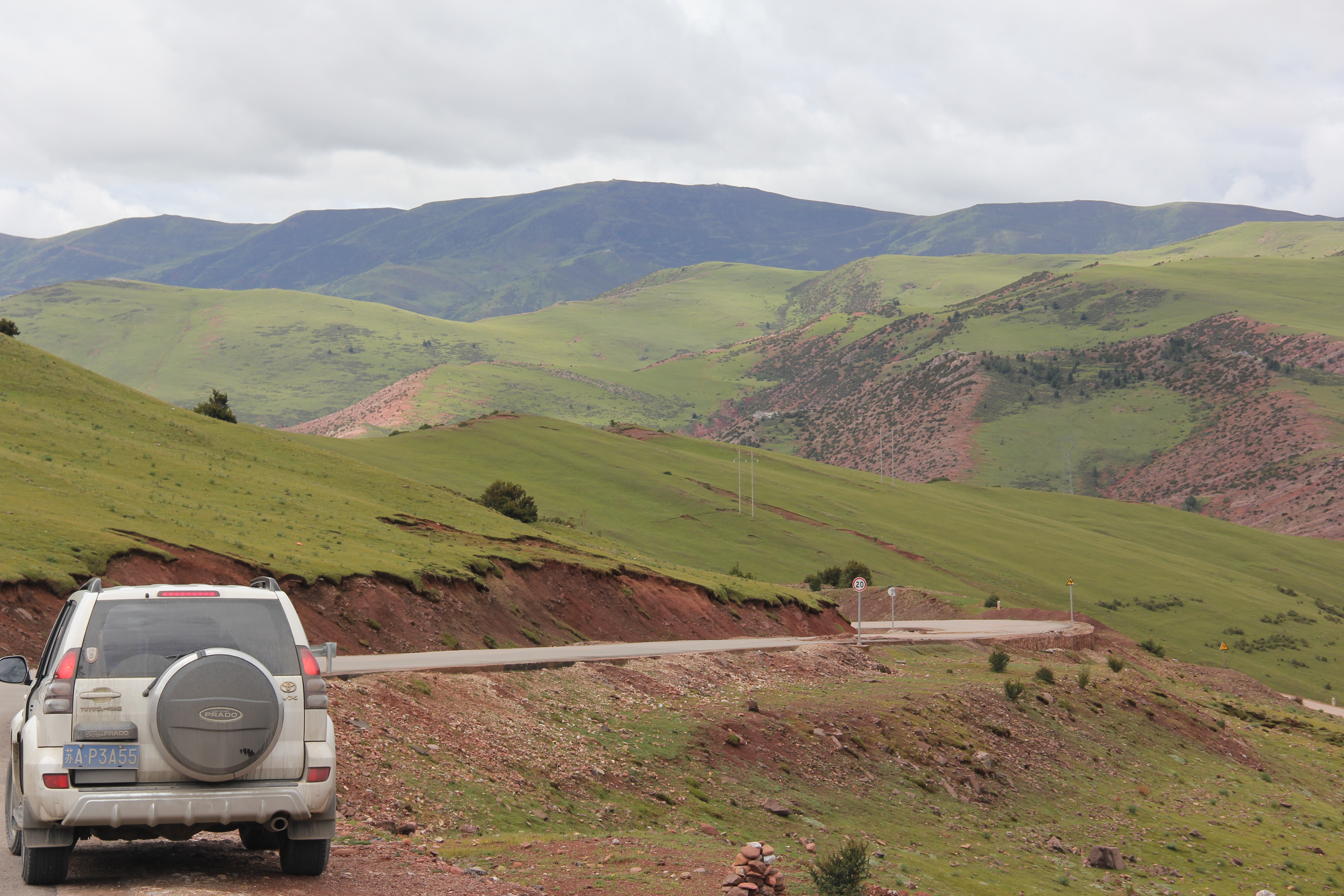 2015年318迫龙沟大桥被大水冲断了，转走317去拉萨