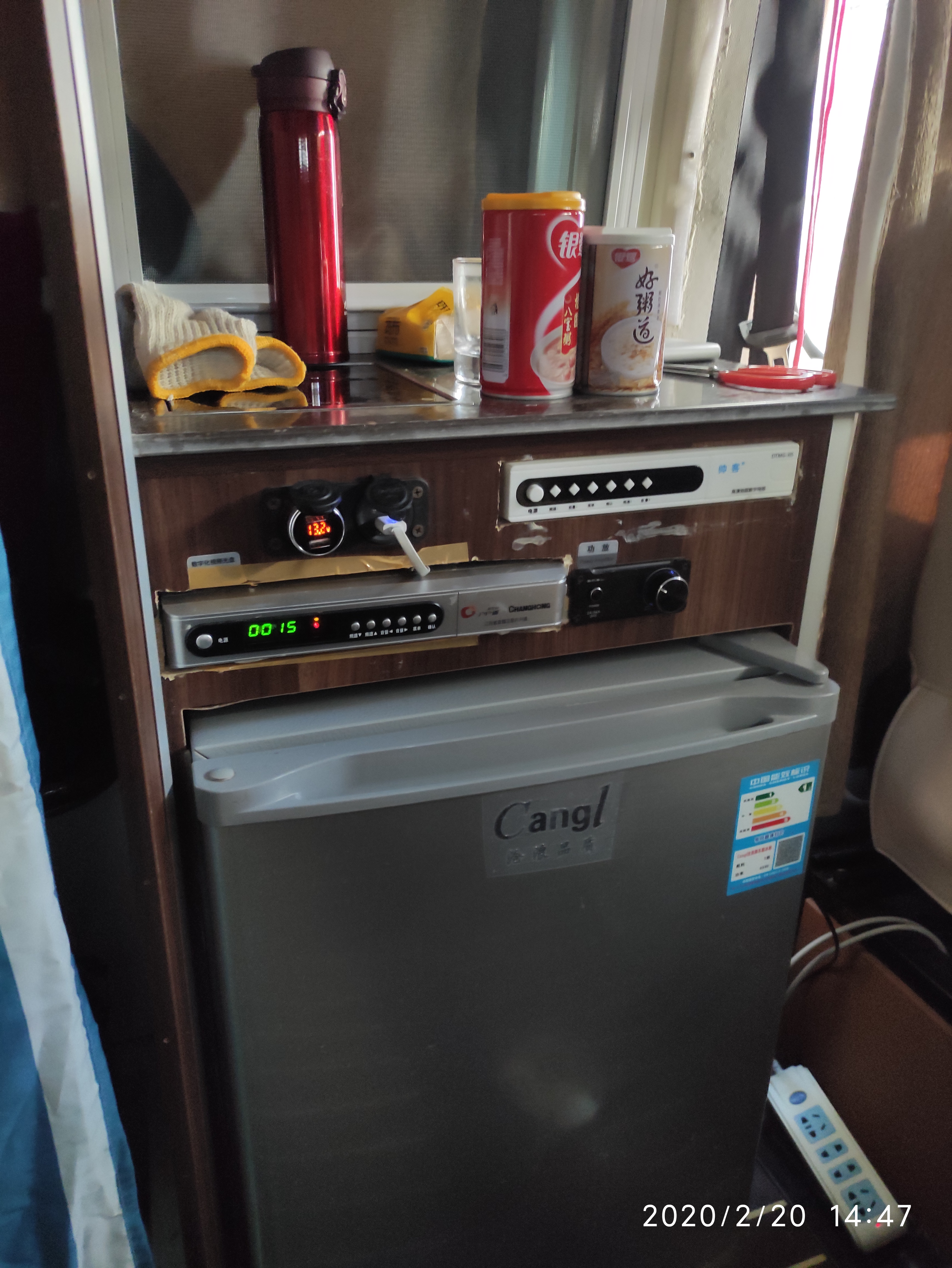 改了卫星电视接收机，加装了DTMB电视，音响也得换了，手工差了点。