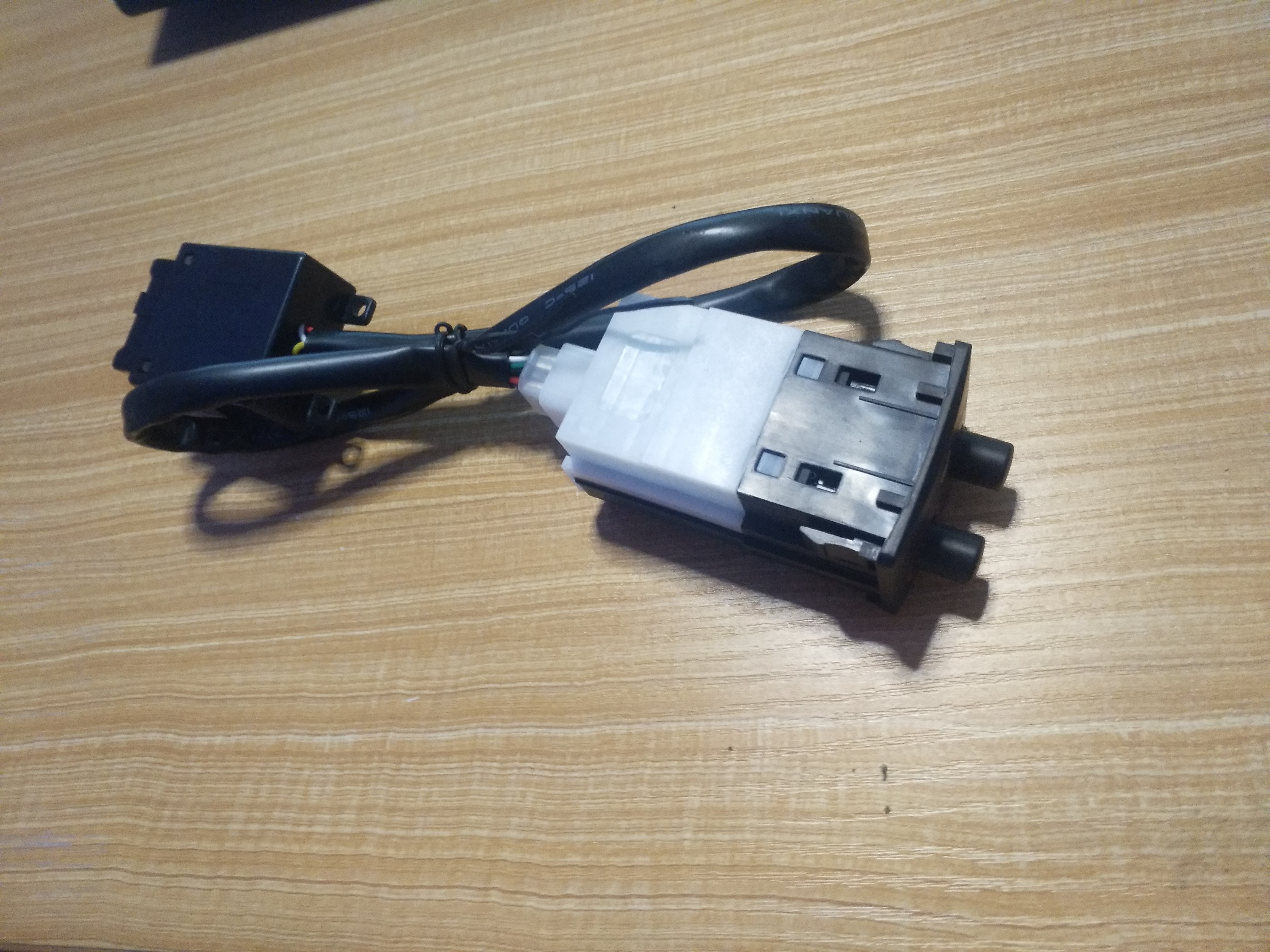 兰德酷路泽座椅加热按钮，总成