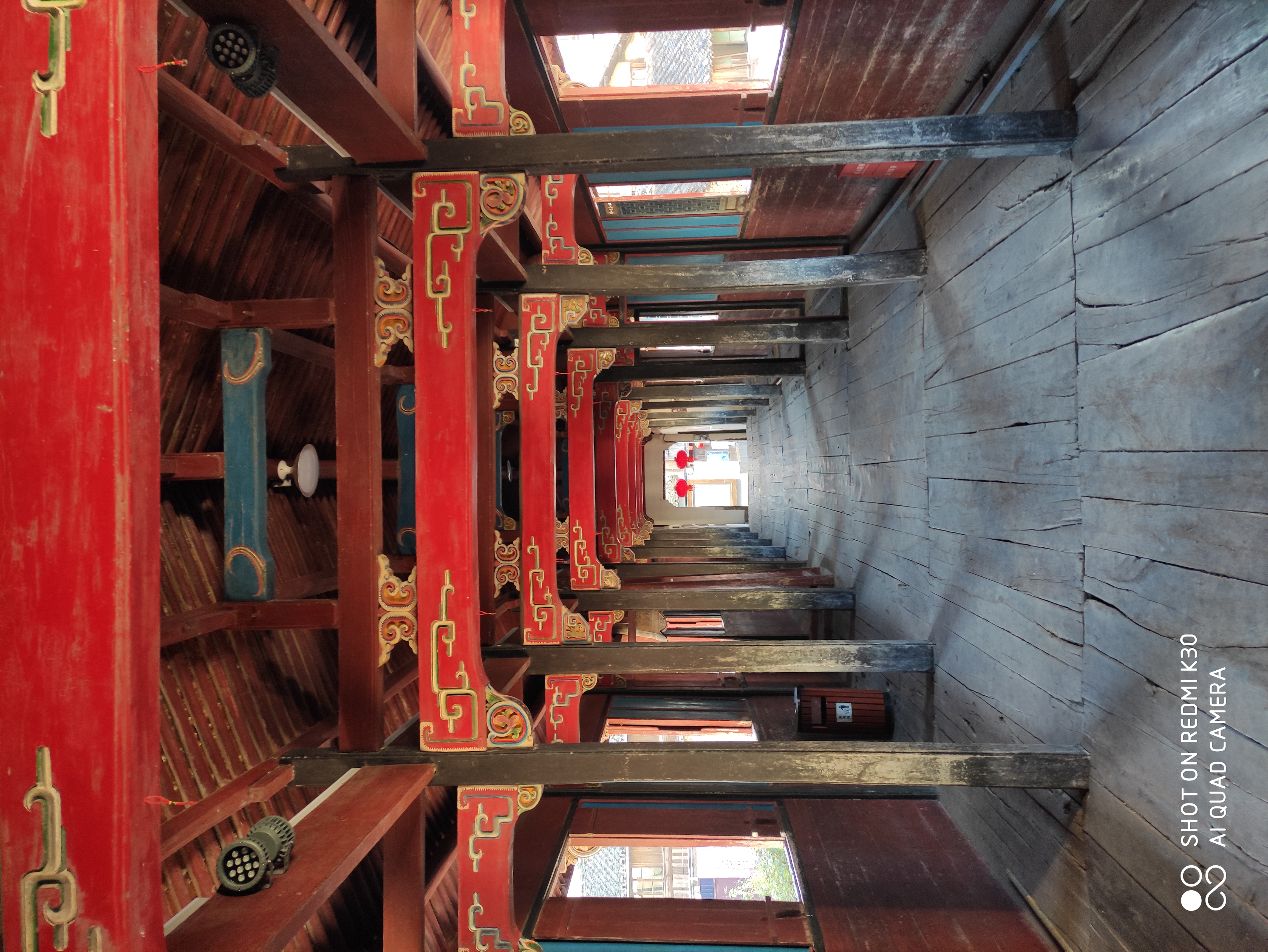 廊桥倒是看起来很古老的