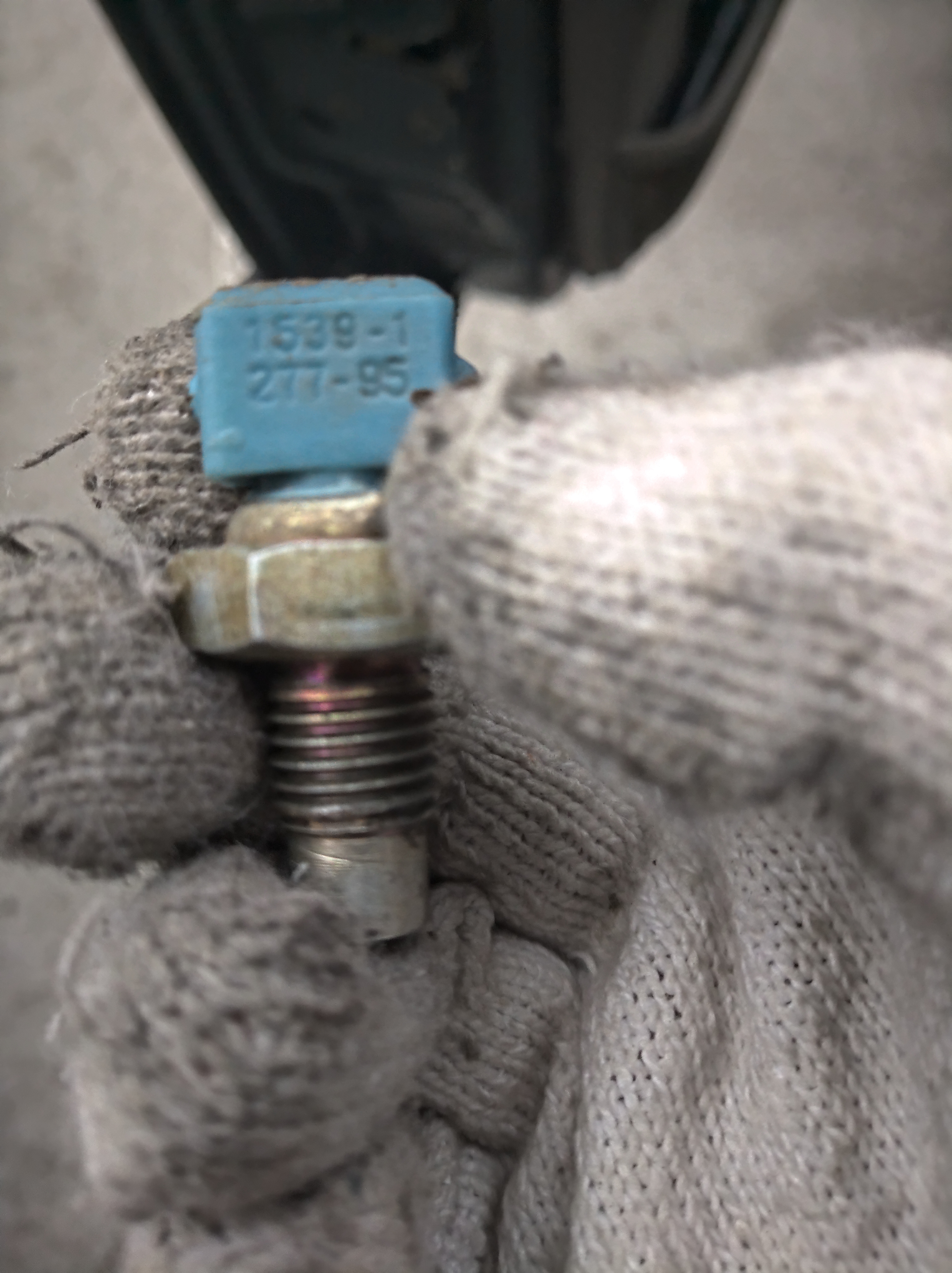 哪位帮忙看看这是现在车上的，是2500 498用的水温传感嘛？