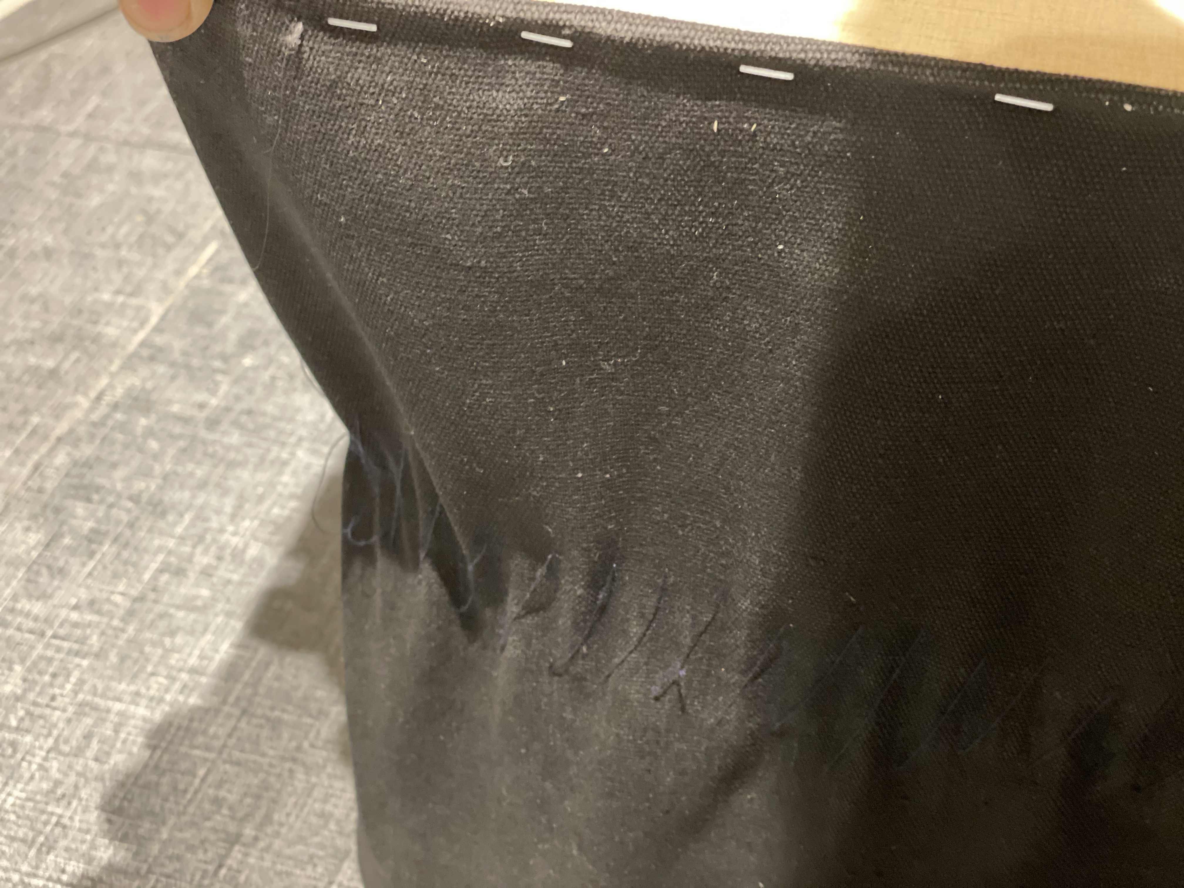 由于这种升顶结构并不是完全的垂直上下，上升最高点时差不多有5厘米的整体前移，如果布料过于厚硬，还要考 ...