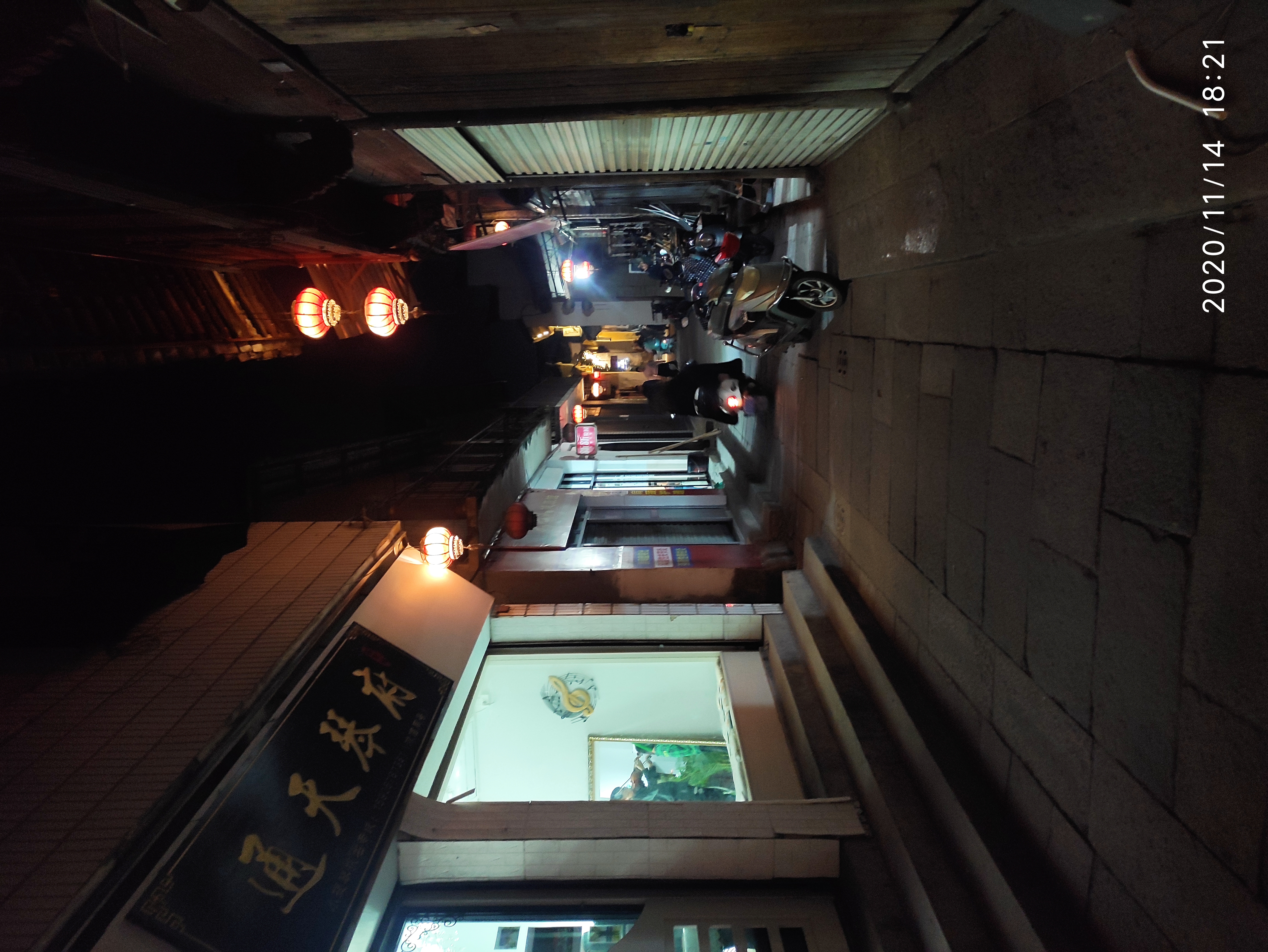 晚餐后又逛了会