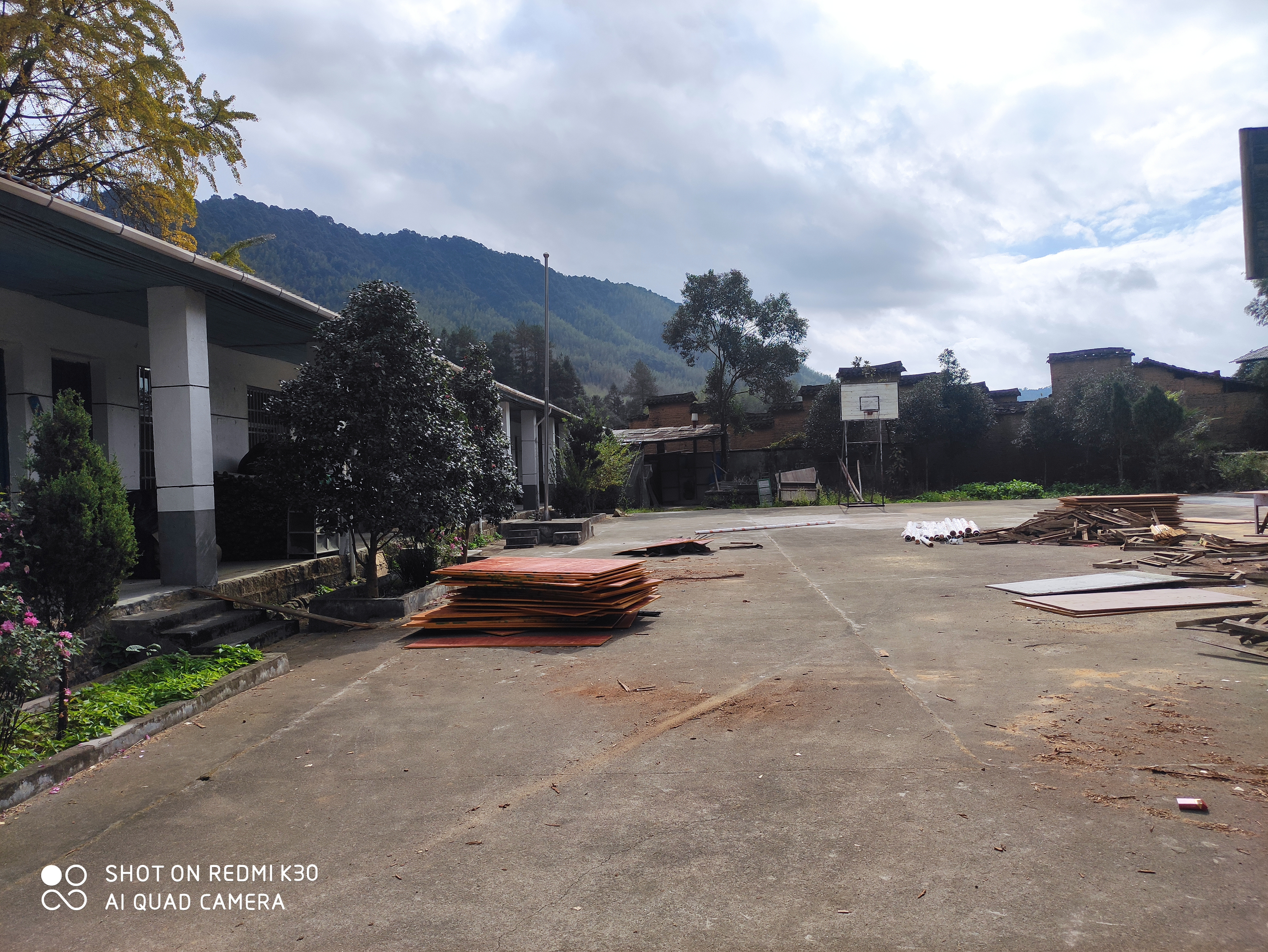 原来小学已经迁址