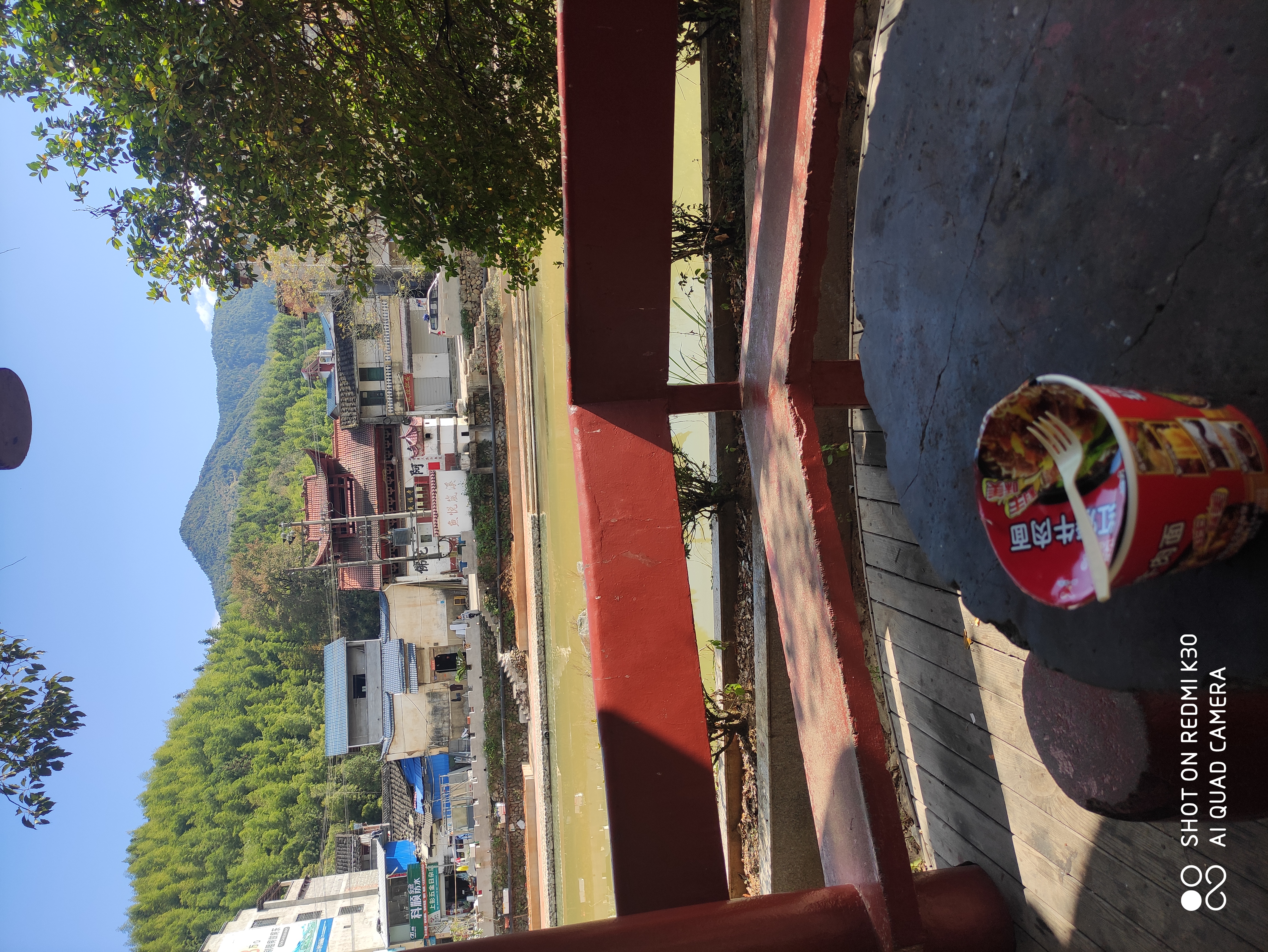 这里吃中饭，方便面