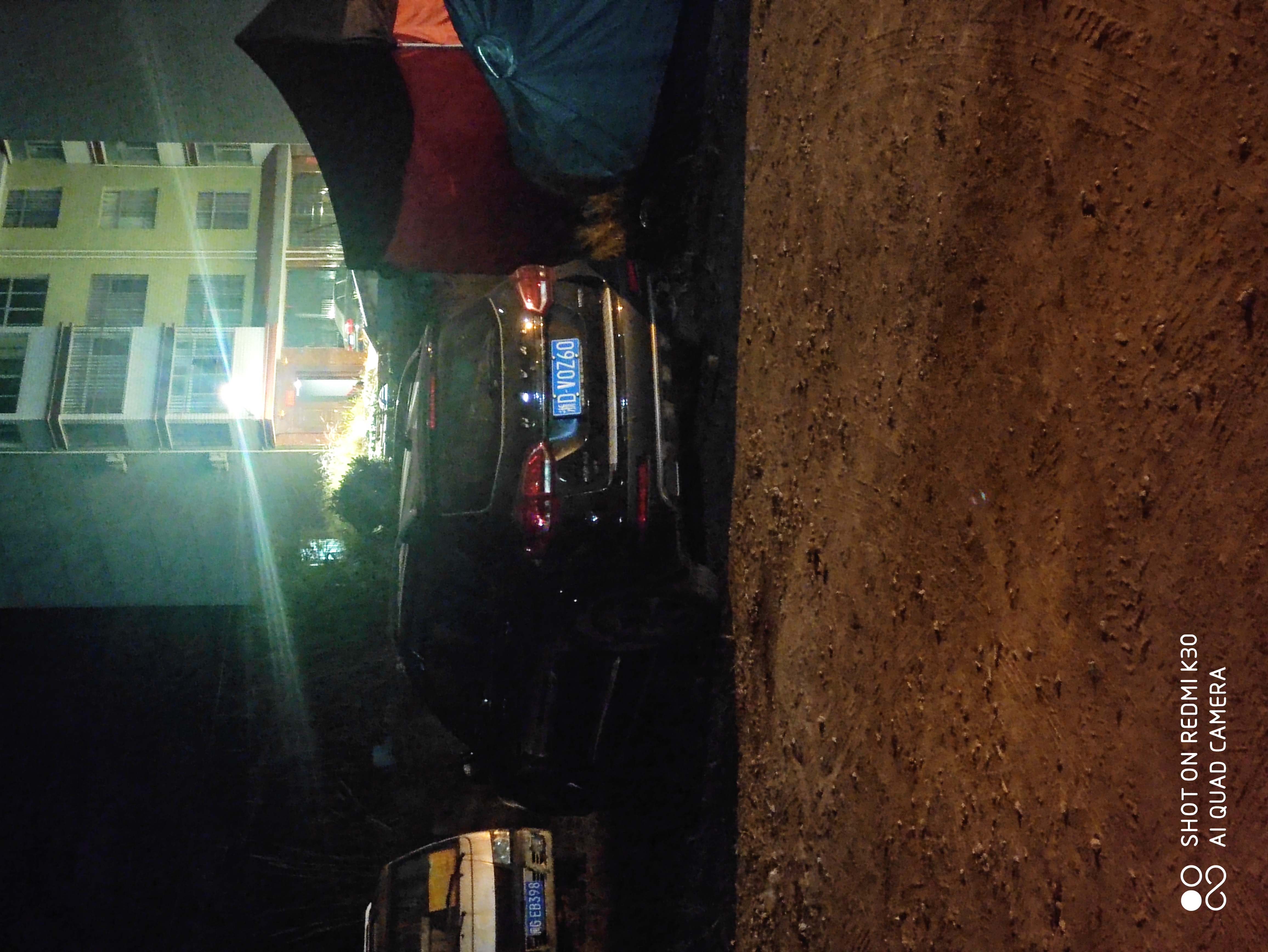 看到人家有帐篷，晚上这里也搭了帐篷